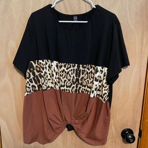 (NWOT) Emery Rose Animal Print Twisted Knot Top 5x